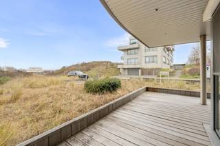 Te koop: ruim appartement in Sint-André, Koksijde, met zicht op de duinen en twee zonnige terrassen.Dit open appartement, gebouwd in 2008, ligt in...