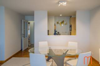 Exclusief wonen met frontaal zeezichtDit stijlvol gemeubelde appartement is gelegen op de 6de verdieping van de prestigieuze Residentie Commodore,...