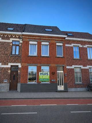 Ruime woning te koop Ronse gelegen in de groene omgeving muziekbos 🌳bewoonbare oppervlakte 180m2 /totale oppervlakte 480m2 deze woning...
