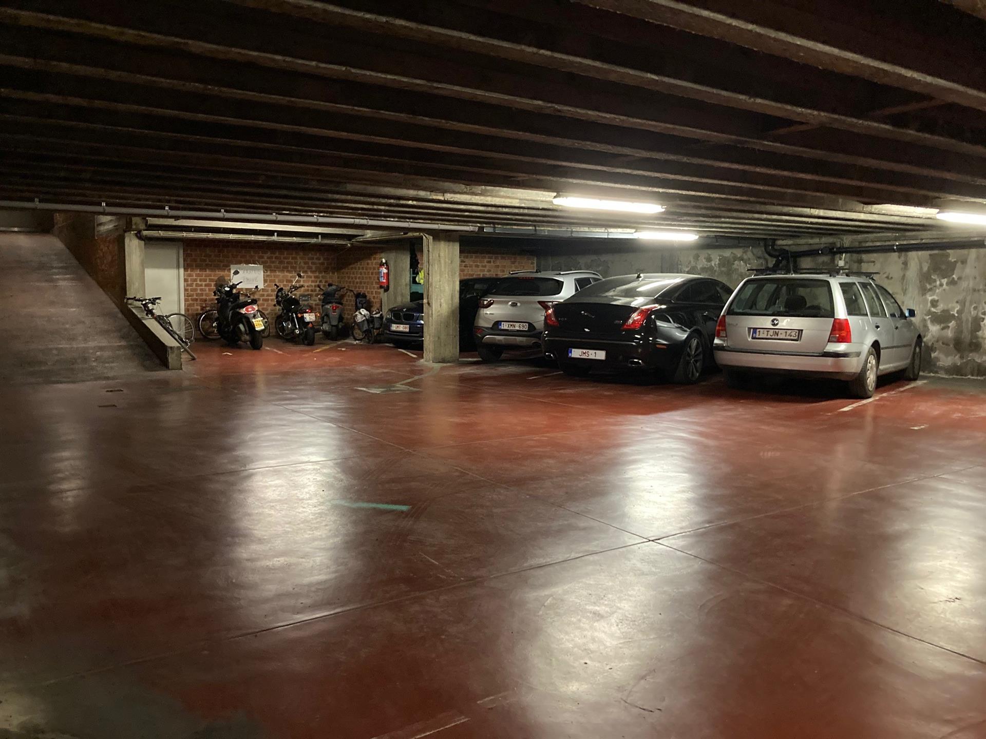 Garage for rent in Schaerbeek - photo 4