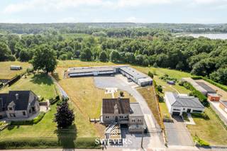 Voor meer info en foto’s, surf naar www.swevers.be – In het landelijke Zoutleeuw wacht deze verrassend ruime en instapklare gezinswoning op...