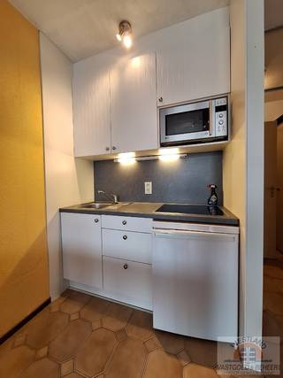 Deze knusse studio ligt op een steenworp van het strand. De studio is gemeubeld en voorzien van een o.a. een slaapzetel, een combi...