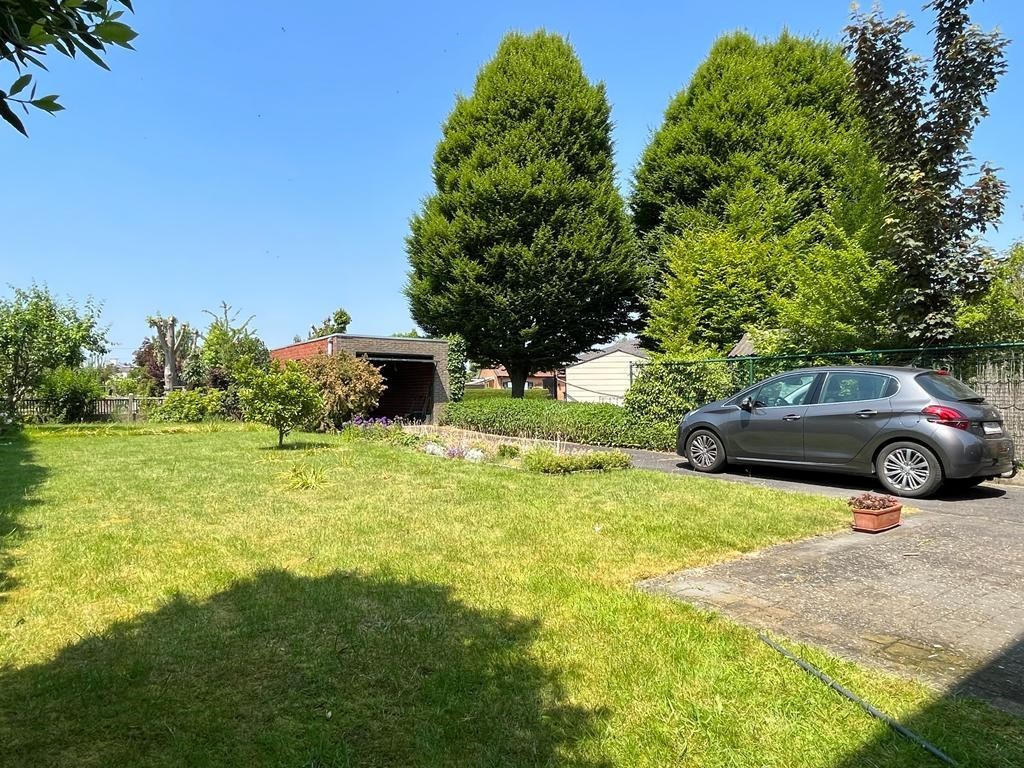 Hedendaagse woning met 4 slaapkamers, gelijkvloerse bureau en zonnige tuin met garage te Kuurne. - foto 5