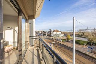  * Dit appartement bevindt zich op de 2de verdieping van residentie Escale II; * Ze bevat de volgende indeling: inkomhal met vestiairekast, apart...