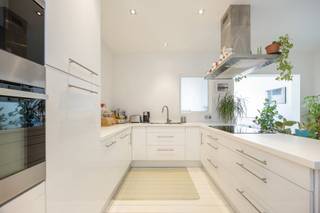 Instapklaar appartement met 1 slaapkamer in een kleinschalig gebouw, ideaal voor starters of als investering. Met een ideale ligging op...