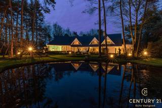 Dit bijzonder mooi eigendom is rustig en residentieel gelegen op 150m van natuurgebied De Liereman, met Eindhoven en Antwerpen beide op een...