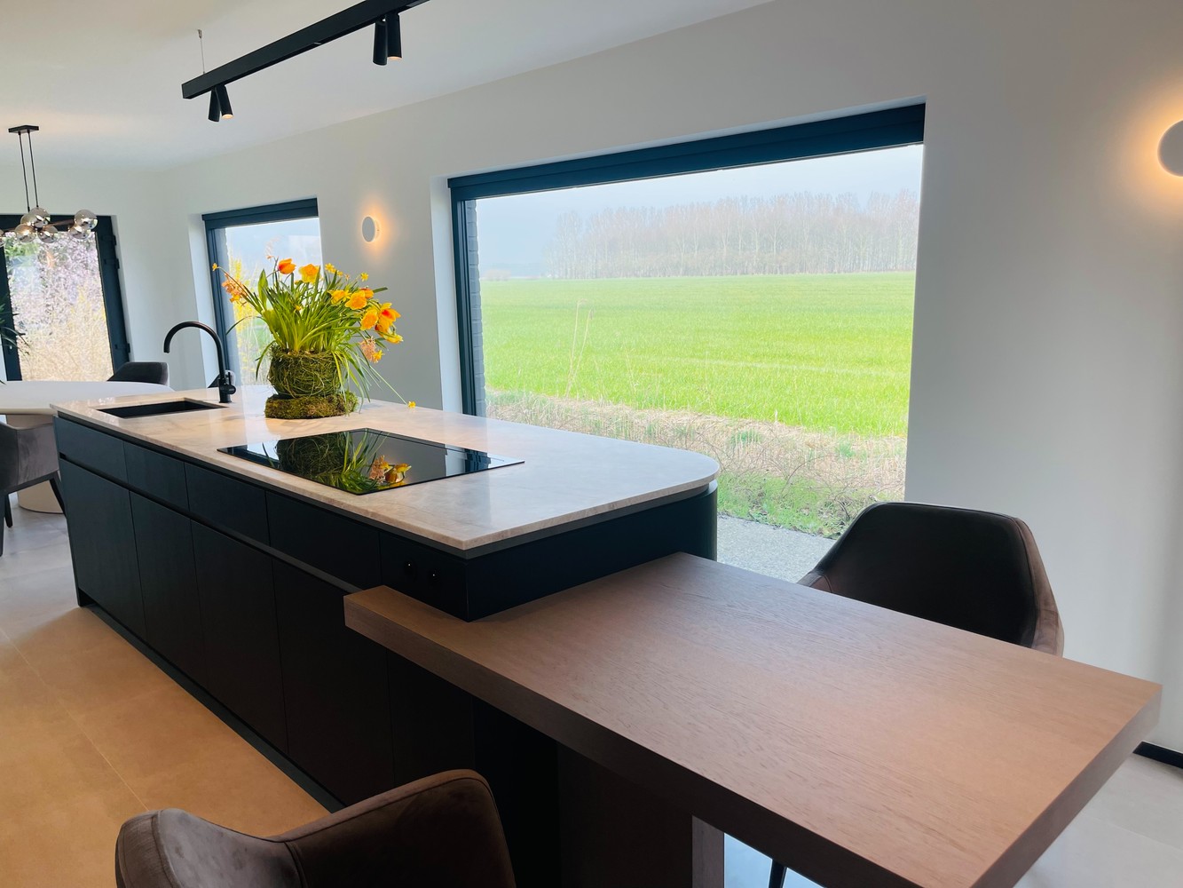 Damme, vlakbij Moerkerke Tot in de puntjes LUXUEUS gerenoveerde ENERGIEZUINIGE open bebouwing , alles op het gelijkvloers - foto 4