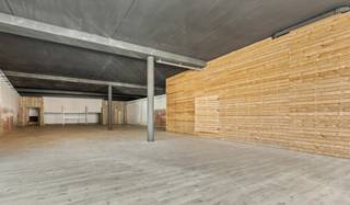 Nieuwbouw handelsgelijkvloers/kantoor te huur, gelegen in het centrum van Keerbergen- Haachtsebaan 35.Dit pand bestaat uit één grote open ruimte...