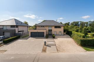 Ben je op zoek naar een recente en energiezuinige woning te koop in Pajottegem (Galmaarden) met een landelijke uitstraling, zuidgerichte tuin...