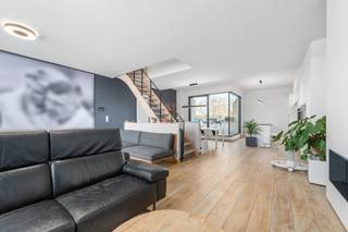 Te koop: ruim appartement in het hart van Dendermonde, op wandelafstand van winkels, scholen, openbaar vervoer en het park. Dit volledig gerenoveerde...