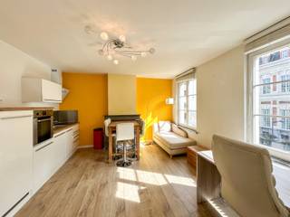 1-slaapkamer appartement op een uitstekende locatie in het hartje van Leuven.<br /><br />Het appartement is gelegen op de tweede verdieping en is voorzien van een ruime, lichtrijke leefruimte en een geïnstalleerde keuken, afzonderlijke slaapkamer, badkamer met douche, lavabomeubel en toilet.<br /><br />In de kelder is er nog een privatieve berging en mogelijkheid tot gebruik van een wasmachine.<br />Het appartement is voorzien van meubilair. <br /><br />Beschikbaar vanaf 01/02/2026. Huurprijs 845 EUR per maand (exclusief kosten: 150 EUR per maand (verbruik nutsvoorzieningen appartement + onderhoud gemeenschappelijke delen). Ook mogelijk voor studenten.<br /><br />Interesse? Mail naar info@immogve.be of 016/56.56.14