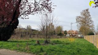 Dans la paisible Bremveldlaan se trouve ce terrain à bâtir d'une superficie de 397 m², convenant à une HOB.Pour plus d'informations et les règles de...