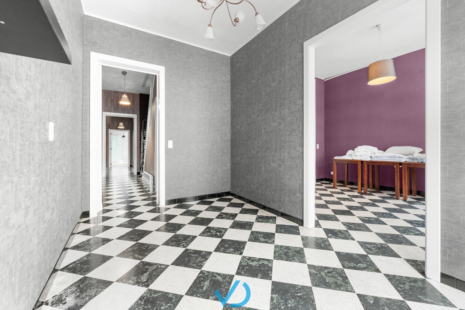 Uitzonderlijk ruime herenwoning met aparte studio in het historische centrum van Ieper! - foto 4