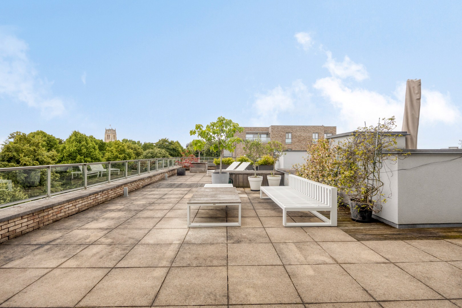 Unieke penthouse met mega-terras en schitterend zicht op de Wallen en de Basiliek van Tongeren - foto 4