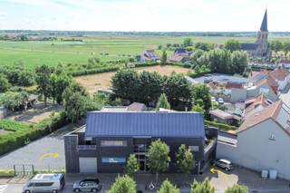 Bent u op zoek naar een handelsgelijksvloers met tal van mogelijkheden?Dit handelsgelijksvloers van 195 m², gelegen in het rustige Klemskerke bij De...