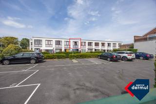 Ontdek deze studio op de eerste verdieping van een rustige residentie in Bredene, op een steenworp van de zee. De studio, gelegen in het...