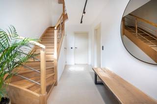 In het hart van Westmeerbeek ligt deze mooie woning. Met één van de slaapkamers op het gelijkvloers biedt dit pand ook de mogelijkheid...