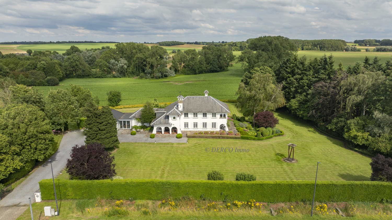 authentieke villa met "een ZIEL" ----- prachtig terrein 14.900 m2 ----- blijvende VERGEZICHTEN op beschermd landschap - foto 1