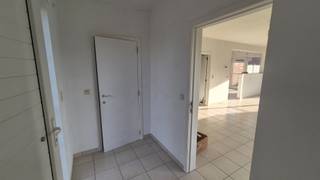 Charmante woning, dichtbij het centrum van Evergem, in een residentiële verkaveling. Deze ruime woning biedt alle comfort en gemakken die je maar kunt wensen. <br /><br />Fantastische indeling : een ruime woonkamer met veel lichtinval, een uitgeruste keuken, inkomhal & toilet. Boven zijn er 3 grote slaapkamers, een ruime badkamer, toilet. <br /><br />Buiten vind je een mooie tuin en een groot terras waar je kunt ontspannen en genieten van de zon. <br /><br />Topligging, dichtbij winkels, restaurants, bib, openbaar vervoer, scholen, sportcentra.... dit pand is gelegen in de Patrijzenstraat, de perfecte plek voor iedereen die op zoek is naar comfort, gemak en een rustige omgeving dichtbij het centrum. <br /><br />Quasi instapklaar, mits schilderwerken en kleine aanpassingen in de keuken en de badkamer. Zo geef je een eigen accent aan uw nieuwe aangekochte woning. <br /><br />Meer info of een plaatsbezoek gewenst bel Annemie 0477/34.54.38