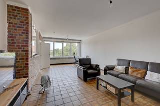 <p><span>This </span><span>apartment for rent</span><span> is located on Boeksveldstraat, in a </span><span>quiet neighborhood in Wilrijk</span><span>, just a few minutes’ walk from </span><span>downtown and De Bist</span><span>. The </span><span>location is very quiet and central</span>,<span> with shops, schools, public transportation, and major highways (A12 and E19) in the immediate vicinity.</span></p><p><span> </span></p><p><span>The apartment is on the </span><span>second floor</span><span> (no elevator!) of a small building and has </span><span>two bedrooms</span><span>, </span></p><p><span>...</span></p><p><span> </span></p><p><span>Layout</span></p><p><span>- located on the second floor (no elevator)</span></p><p><span>- entryway with storage closet</span></p><p><span>- separate toilet</span></p><p><span>- storage room</span></p><p><span>- living room and dining room</span></p><p><span>- kitchen</span></p><p><span>- Bedroom 1 (15 m²)</span></p><p><span>- Bedroom 2 (8 m²)</span></p><p><span>- terrace</span></p><p><span> </span></p><p><span>Details<br />- Available starting ....</span></p><p><span>- common area fees: ...</span></p><p><span>- Maximum ... people</span></p><p><span> </span></p><p><span>Are you interested in this apartment for rent in Wilrijk, looking for other properties, or would you like to know the value of your property? Then you’ve come to the right place at BOLT immo! We’d be happy to help you.</span></p><p><span> </span></p>