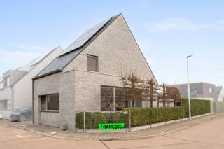Deze instapklare gezinswoning van 195 m², gelegen op een perceel van 290 m², biedt een perfecte mix van ruimte, comfort en een gunstige ligging...