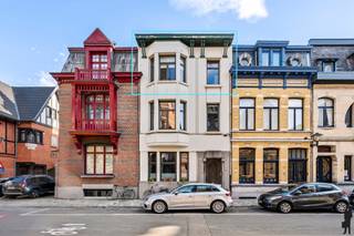 LUXUEUS GERENOVEERD APPARTEMENT MET TERRAS – WIJK COGELS-OSYLEI, ANTWERPENOp een absolute toplocatie in de prestigieuze wijk van de Cogels-Osylei...