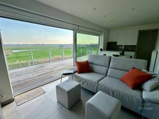 Ontdek dit prachtige dakappartement in het hart van Nieuwpoort-stad - een unieke kans voor wie op zoek is naar licht en een fenomenaal zicht. Dit...