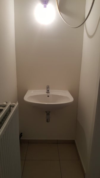 Gunstig gelegen kantoorruimte (54m²) met garage en 2 autostaanplaatsen. - foto 5