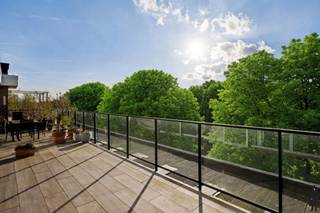 -- Mogelijkheid tot aankoop garagebox aan €25.000 --Wonen op topniveau in de Veldekens, met een open zicht op het Brilschanspark.Hier geniet u...