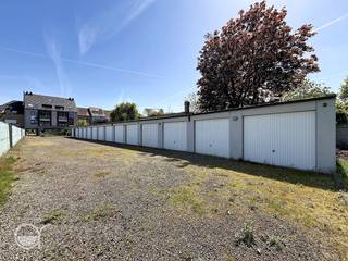 Deze garagebox is gelegen op goede locatie in de Visitatiestraat te Sint-Amandsberg. Beschikbaar vanaf 01/07/2026 en te bezoeken na afspraak...
