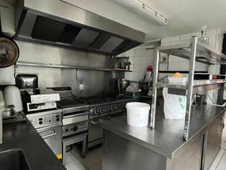 Rez-de-chaussée commercial avec autorisation Horeca à 2 pas du Parlement et de nombreux bureaux - Le restaurant dispose d'une cuisine...
