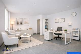 Kantoor- of praktijkruimte met commerciële mogelijkheden te koop in het centrum van Moorsel!Deze kantoorruimte bevindt zich op het gelijkvloers van...