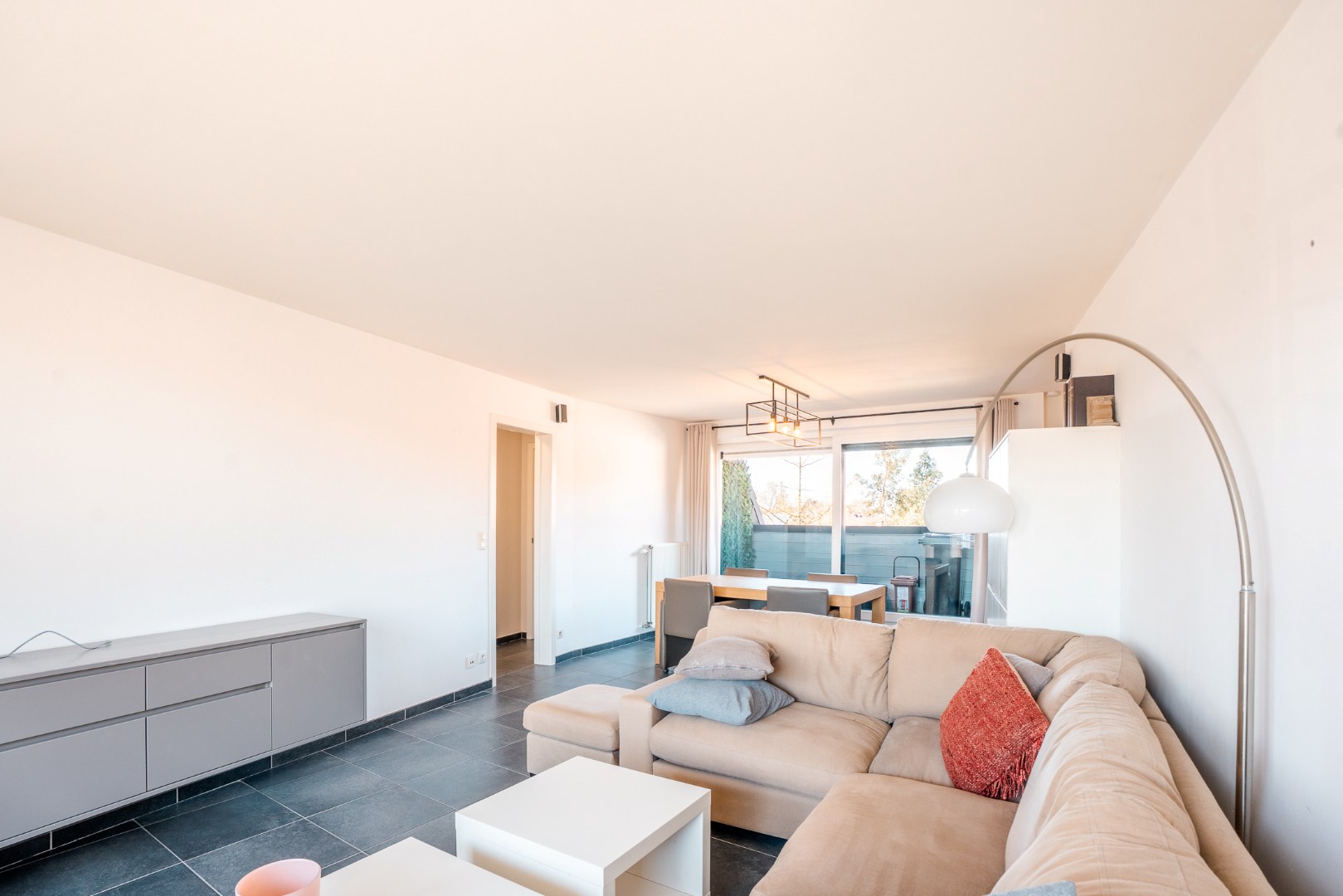 Volledig instapklaar 2 slaapkamer appartement met 2 terrassen vlakbij het centrum van Waregem. - foto 4