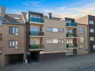 Gelegen in het bruisende centrum van Denderwindeke, op wandelafstand van alle voorzieningen zoals supermarkt, bakker, beenhouwer, apotheek, school...