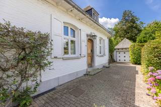 Karaktervolle villa op rustige, residentiële ligging in SchepdaalIn een aangename en rustige straat, vlakbij belangrijke invalswegen, treffen we deze...