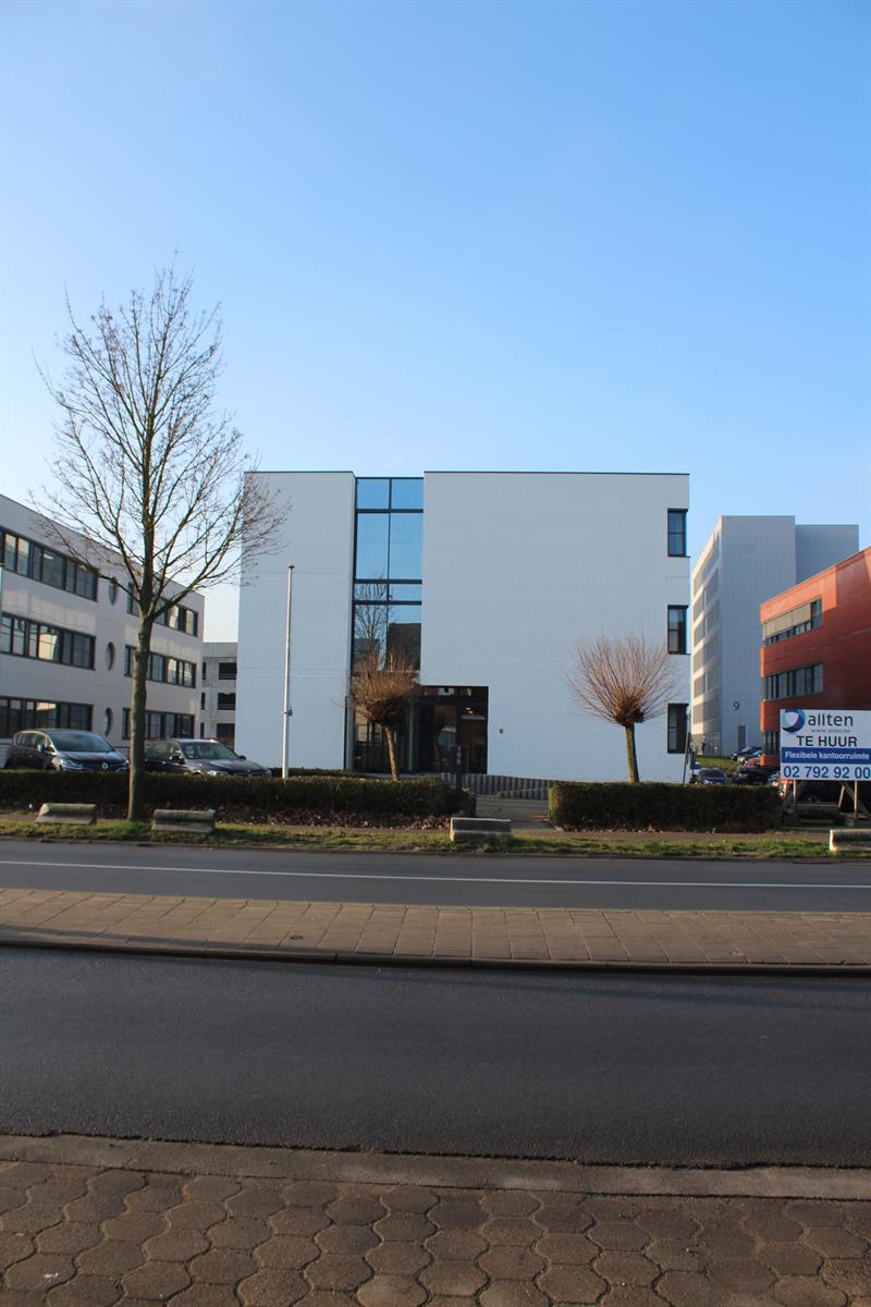 Centraal gelegen kantoorgebouw in Erembodegem - foto 3