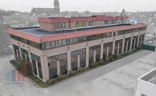 Office space of 587 m² for rentStrategically located just 250 meters from exit 18 of the Brussels Ring (R0), this building enjoys an excellent...