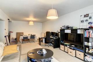 Knus appartement met staanplaats gelegen nabij het centrum van Tervuren. 1ste verdieping: inkomhal, apart toilet, 27m² woonkamer, ingerichte...