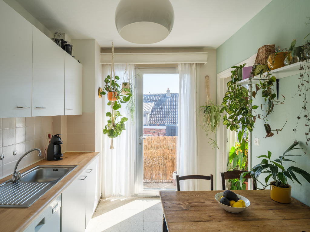 Lichtrijk en ruim 2 slpk appartement op fietsafstand van Gent centrum en wandelafstand van het natuurpark Bourgoyen-Ossemeersen. Een echte opportuniteit door zijn ligging, prijs en potentieel! - foto 4