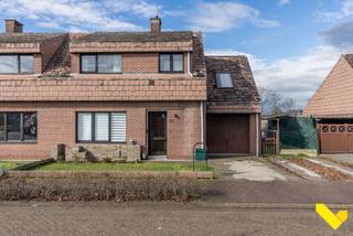 Sfeervolle halfopen gezinswoning met vier slaapkamers in een kindvriendelijke buurt.Ontdek dit charmante gezinswoning, gelegen in een rustige en...