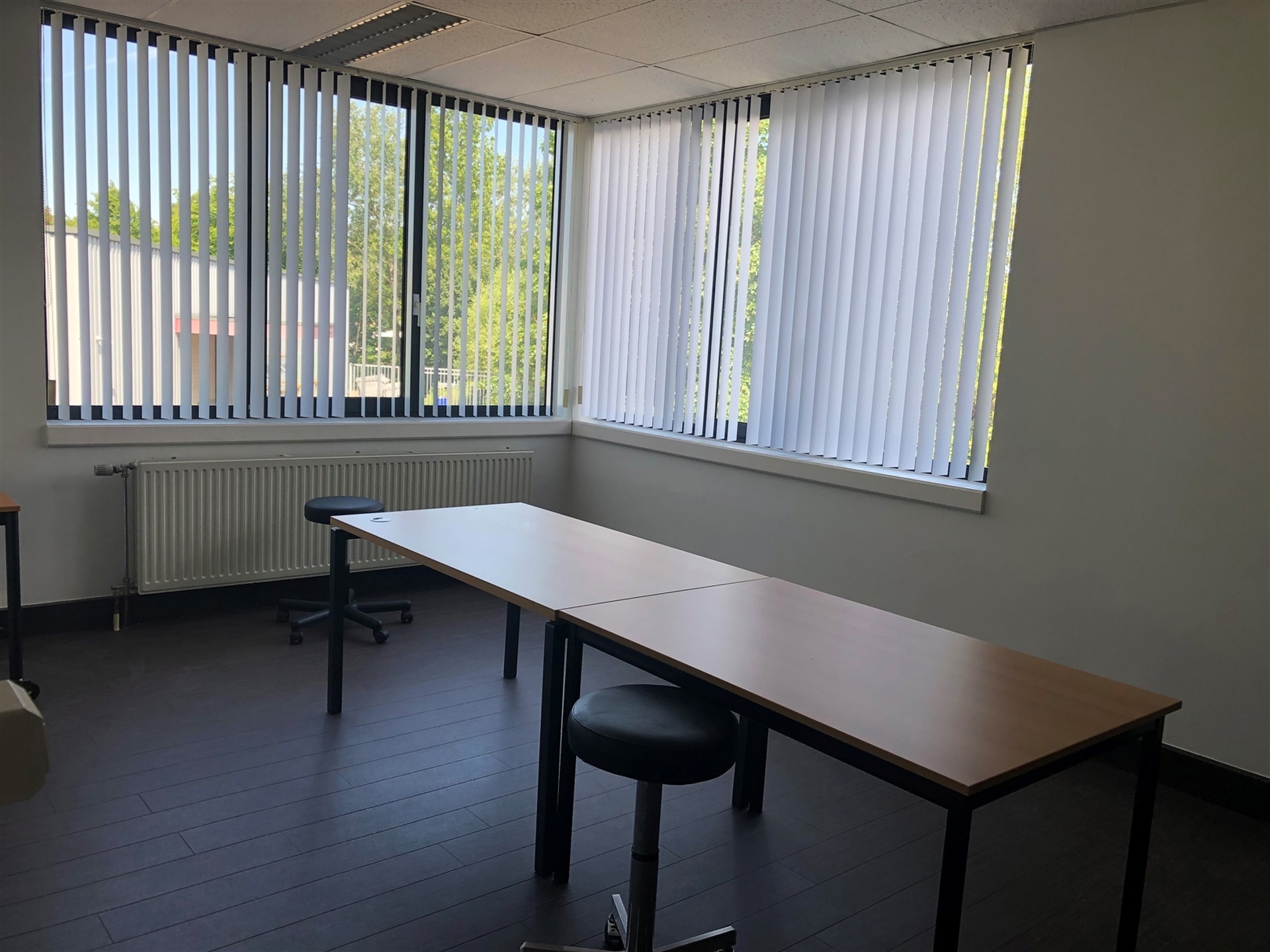 Aartselaar: Magazijn 547m² met aangename kantoren 288m² - foto 5