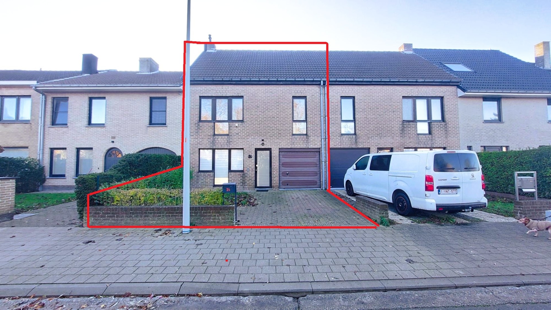 Rijwoning met 4 slaapkamers, zon gerichte tuin en garage met oprit - foto 1