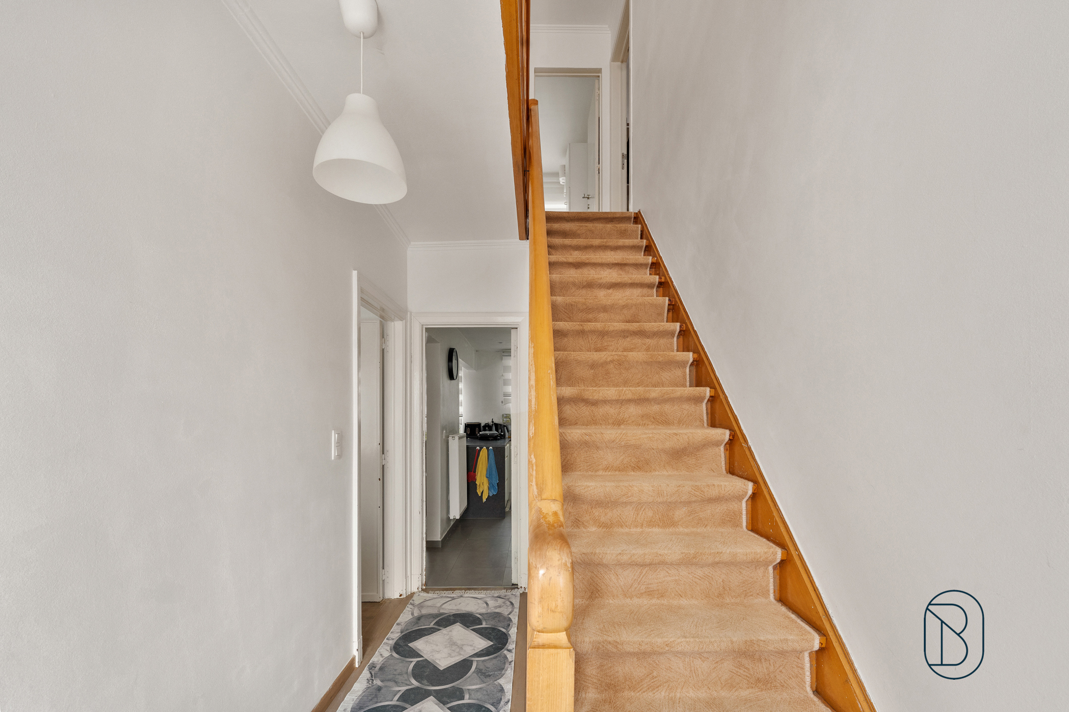 Karaktervolle woning met garage, 4 SLK en grote tuin. - foto 3