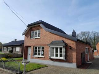 Charmante woning met ruime living en eetruimte, afzonderlijke keuken met aanliggend zuid gerichte veranda. Tevens kan je op deze gelijkvloers nog...