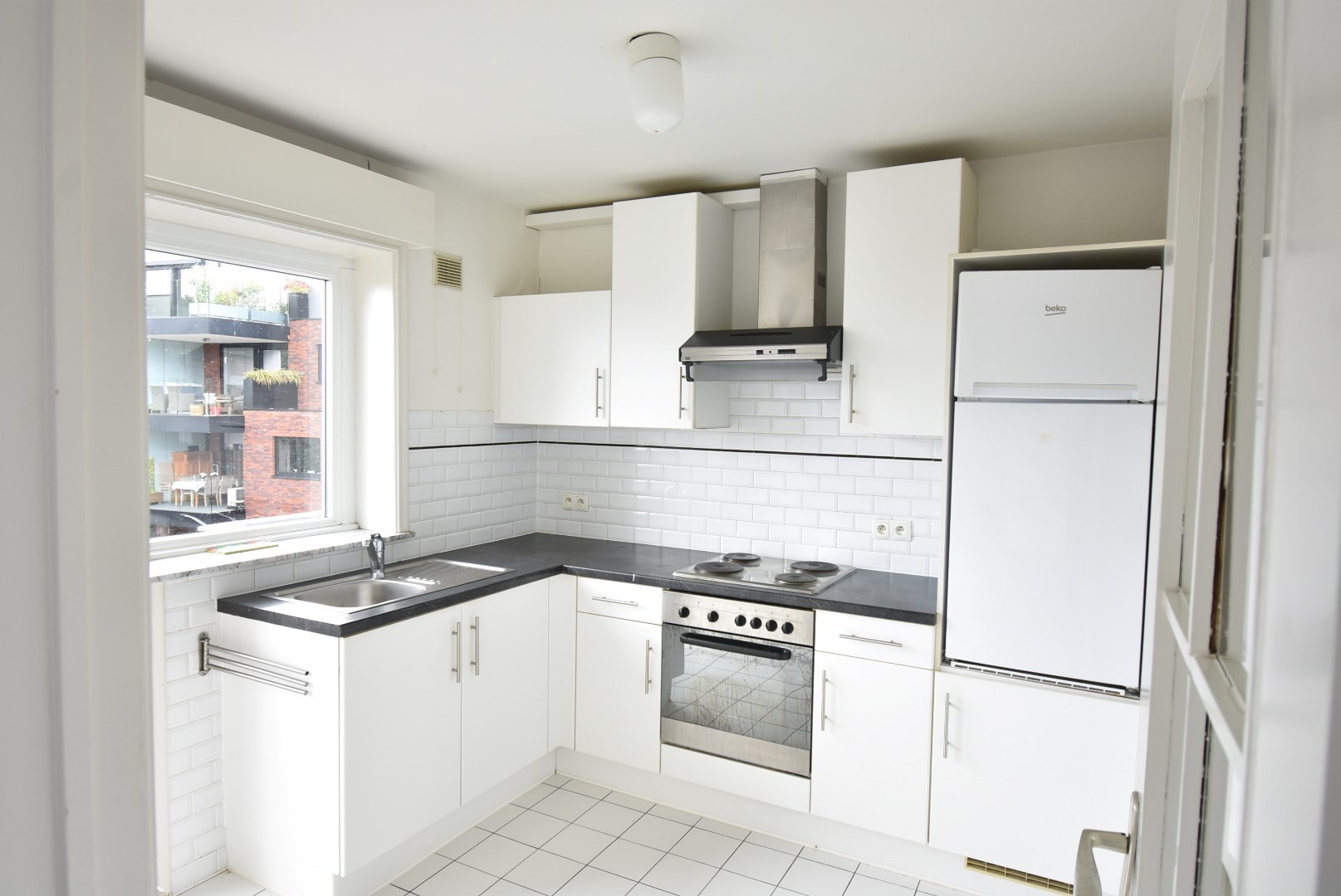 Degelijk appartement met 2 slaapkamers in centrum Hoeselt - foto 3