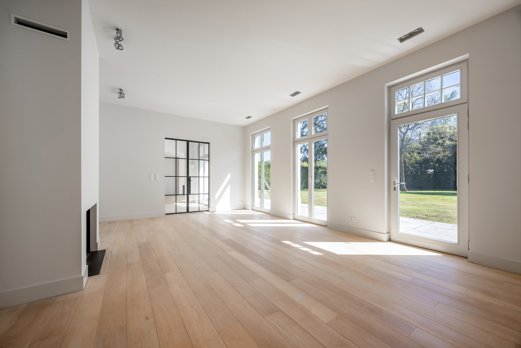 Magnifieke villa op 2.415 m² in residentiële wijk - foto 4