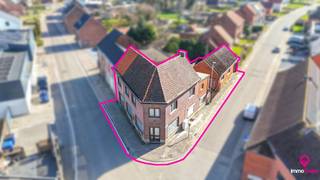 Bij ImmoFusion 7/7 “open huis”: klik op onze 3D-RONDLEIDING.<br />Ervaar vastgoed alsof je er zelf doorloopt en ontdek deze woning via de virtuele tour!<br /><br />Woning te renoveren met veel mogelijkheden in Ham!<br /><br />De woning is momenteel ingedeeld met meerdere slaapkamers en ruime leefruimtes, maar dient grondig gerenoveerd of eventueel heropgebouwd te worden. Hierdoor is dit eigendom bijzonder geschikt voor investeerders, projectontwikkelaars of particulieren die hun eigen woonproject wensen te realiseren.<br /><br />Het pand wordt verkocht als renovatieproject of projectgrond met bestaande constructie (onder voorbehoud van stedenbouwkundige voorschriften). Mits de nodige vergunningen biedt dit perceel interessante mogelijkheden voor herontwikkeling.<br /><br />Dankzij de gunstige ligging bevinden winkels, scholen en belangrijke verbindingswegen zich in de onmiddellijke omgeving.<br />Pluspunten:<br /><br />- Centrale ligging in Ham-<br />- Ruime bewoonbare oppervlakte<br />- Tal van renovatie- of bouwmogelijkheden<br />- Interessant voor investeerders of projectontwikkeling<br /><br /><span>Maatregelen opgenomen in het Maatregelenregister: nee</span><br /><br />Voor een bezichtiging ter plaatse of meer info, bel ons op 078/78.78.70, of kom gewoon binnen op ons kantoor, steeds welkom!