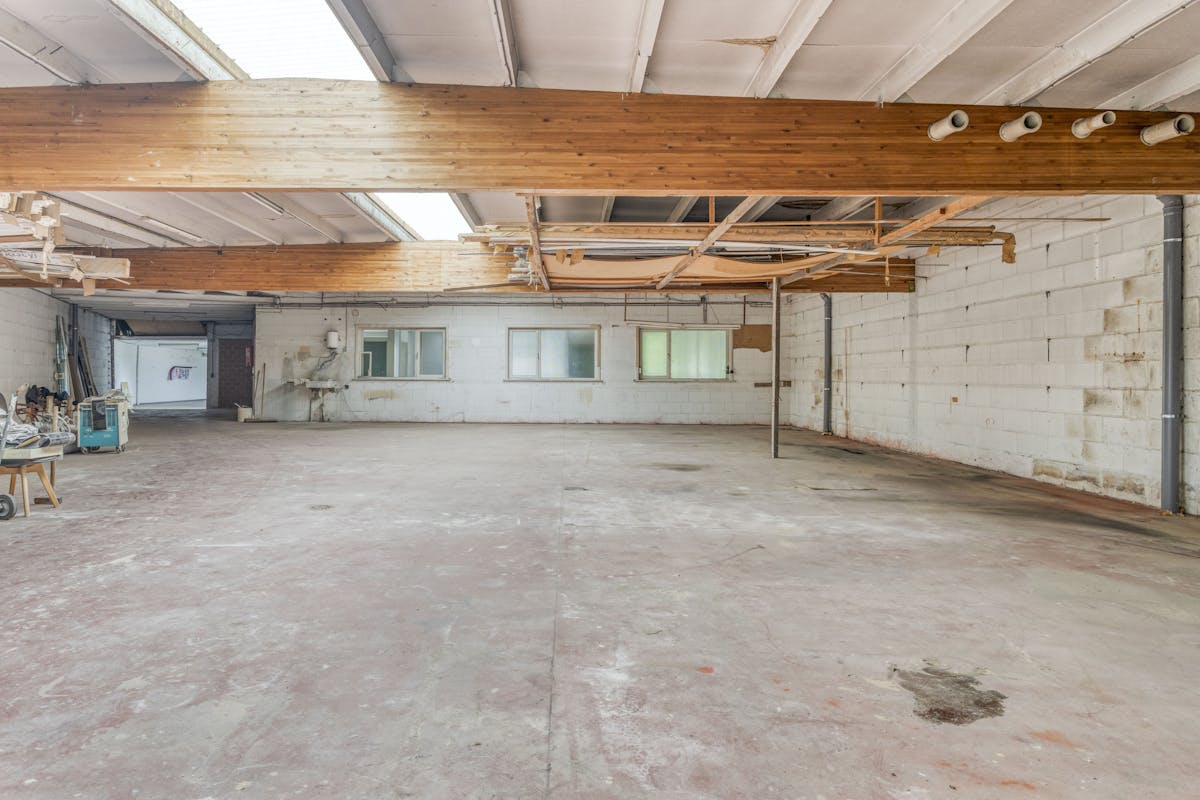 Entrepôt spacieux avec bureaux à louer à Loppem - photo 1