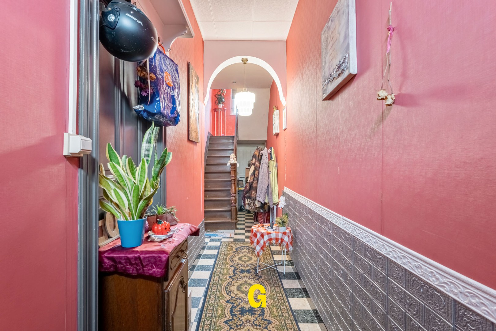 Karaktervolle te renoveren herenwoning met tuin en garage op wandelafstand van het centrum - foto 5