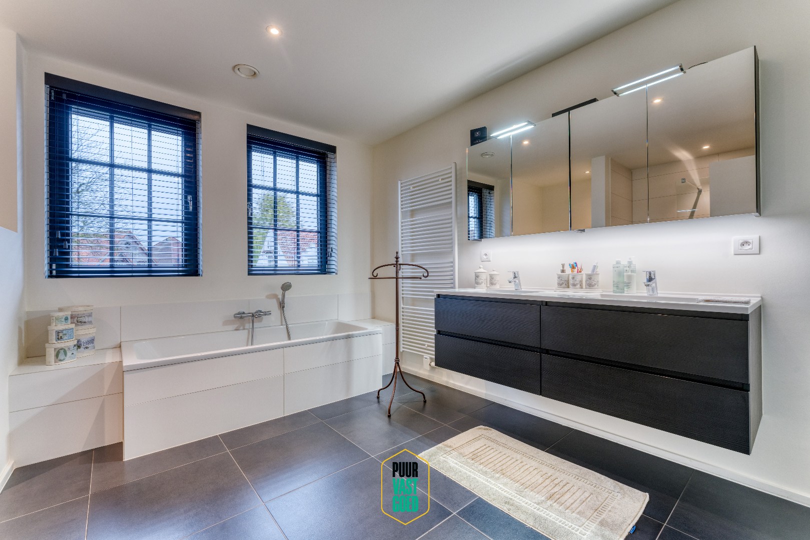 Recente, perfect afgewerkte, halfopen ruime Knokse Villa - foto 5